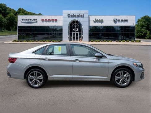 Used 2022 Volkswagen Jetta SE w/ Panoramic Sunroof Package FWD image 7