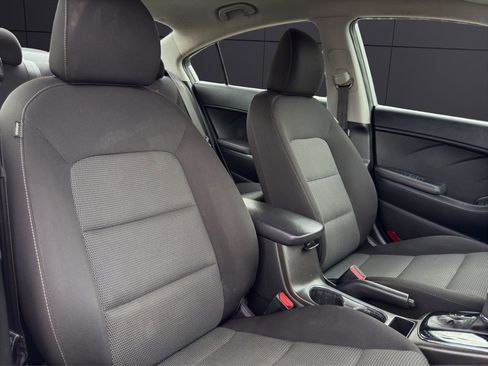 Used 2017 Kia Forte LX image 14