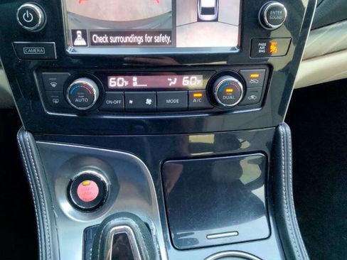Used 2017 Nissan Maxima Platinum w/ Medallion Package FWD image 16