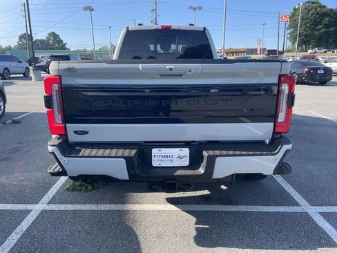 Used 2025 Ford F450 Platinum w/ FX4 Off-Road Package image 4