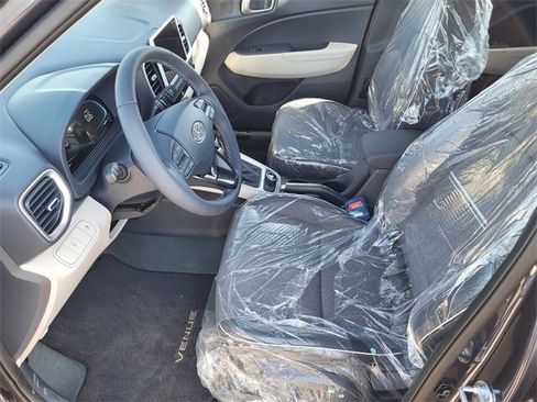 New 2025 Hyundai Venue Limited image 11