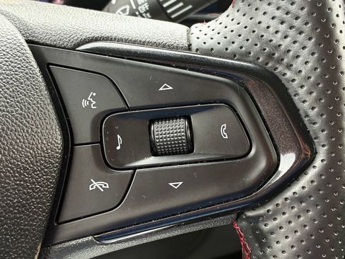 Used 2024 Chevrolet Trax RS FWD image 12