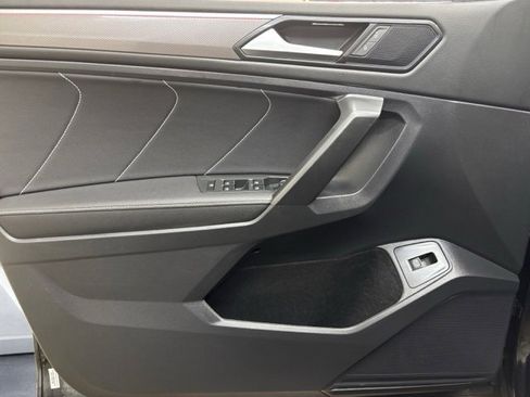 Used 2022 Volkswagen Tiguan SE R-Line image 27