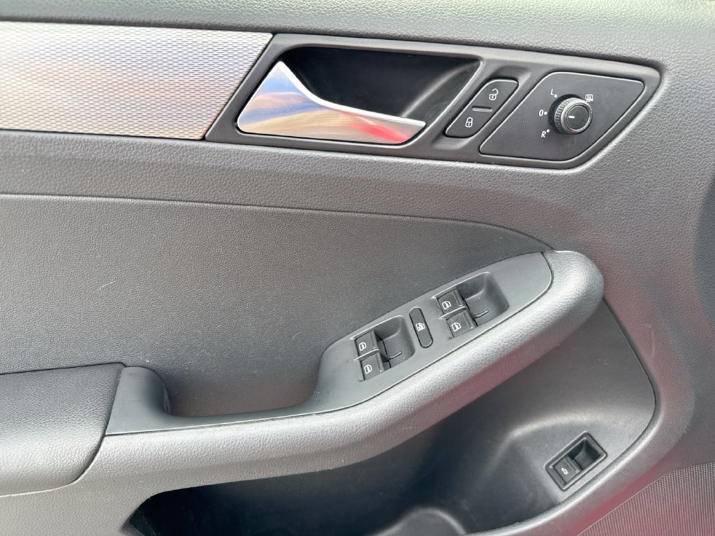 Used 2015 Volkswagen Jetta SE FWD image 19
