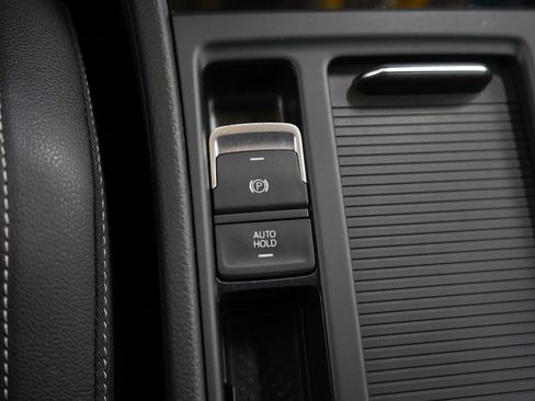 Used 2015 Volkswagen Golf R 4-Door image 24