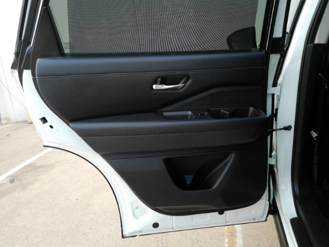 Used 2022 Nissan Pathfinder SL w/ SL Black Package FWD image 18