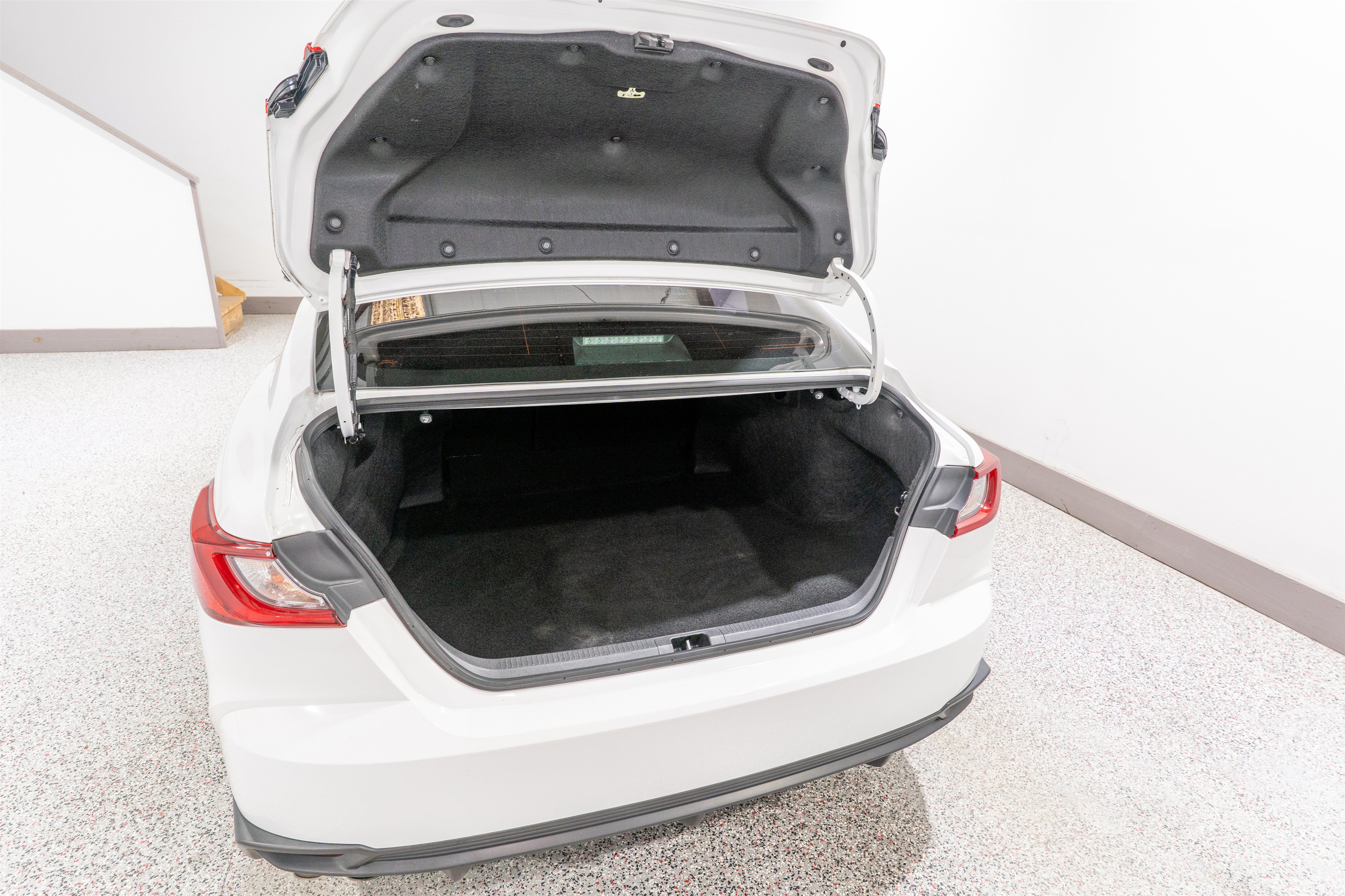 Used 2025 Toyota Camry SE FWD image 30