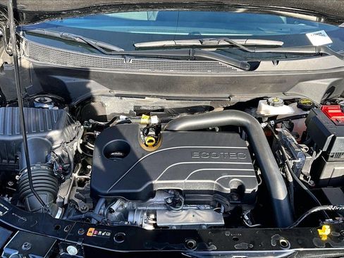 Used 2025 Chevrolet Equinox LT w/ Safety and Technology Package image 9