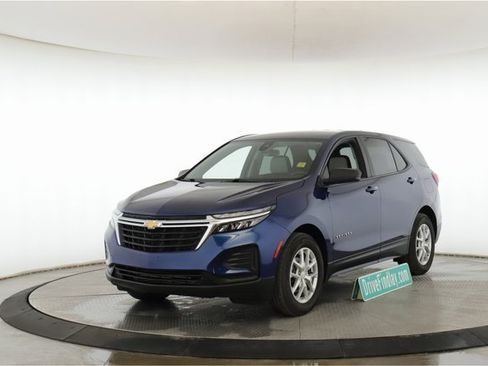 Used 2022 Chevrolet Equinox LS w/ LS Convenience Package image 10