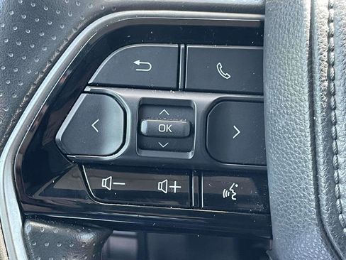 Used 2022 Toyota Tundra SR5 w/ SR5 Convenience Package AWD/4WD image 19