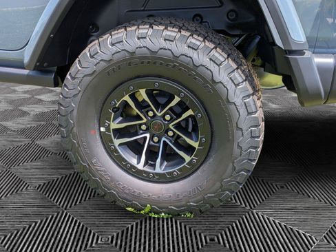 New 2026 Jeep Wrangler Unlimited Rubicon w/ Xtreme 35 Tire Package AWD/4WD image 9