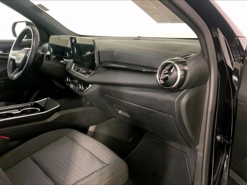 Used 2025 Chevrolet Equinox LT FWD image 17