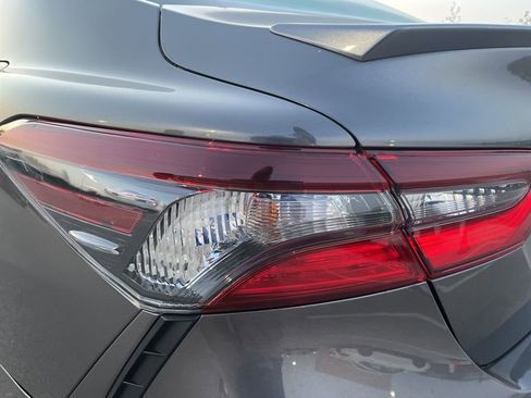 Used 2023 Toyota Camry SE image 7