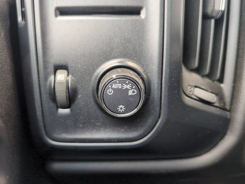 Used 2018 Chevrolet Silverado 2500 W/T AWD/4WD image 16