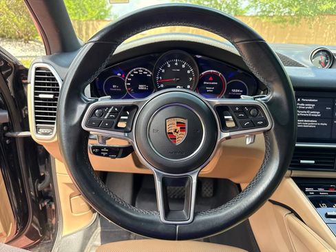 Used 2020 Porsche Cayenne AWD/4WD image 16