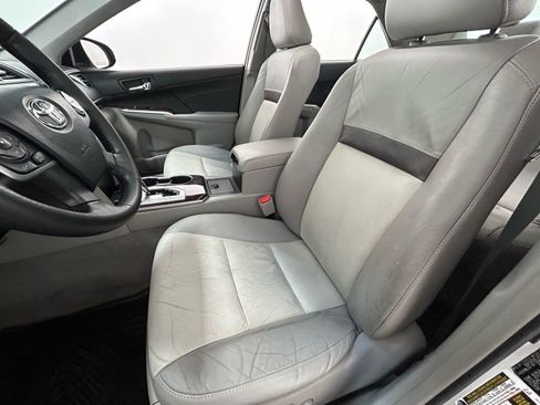 Used 2013 Toyota Camry XLE w/ Leather Pkg image 30