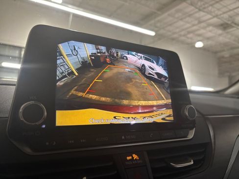 Used 2025 Nissan Altima 2.5 SV FWD image 23
