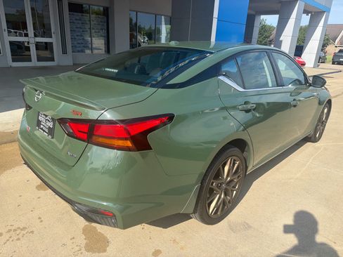 Used 2025 Nissan Altima 2.5 SR AWD/4WD image 6