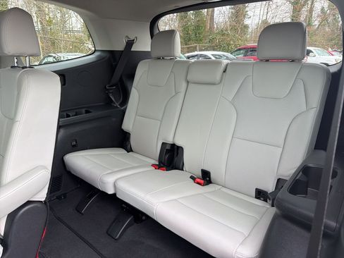 Used 2024 Kia Telluride EX w/ EX Captain's Chair Package image 28