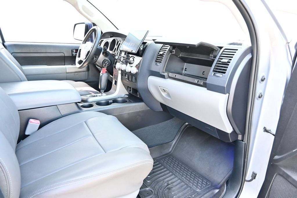 Used 2013 Toyota Tundra 2WD CrewMax w/ SR5 Pkg image 25