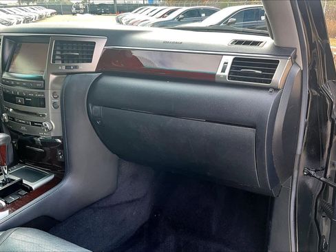 Used 2013 Lexus LX 570 4WD image 18