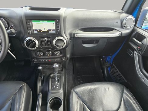 Used 2016 Jeep Wrangler Unlimited Sahara w/ Connectivity Group AWD/4WD image 4