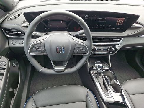 Used 2025 Buick Envista Sport Touring w/ Experience Buick Package FWD image 21