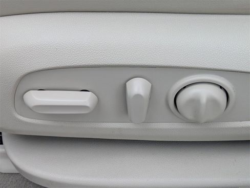 Used 2021 GMC Acadia Denali w/ Denali Technology Package image 22