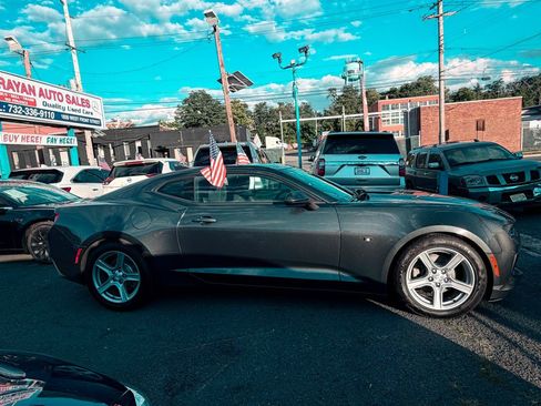 Used 2018 Chevrolet Camaro LT RWD image 11