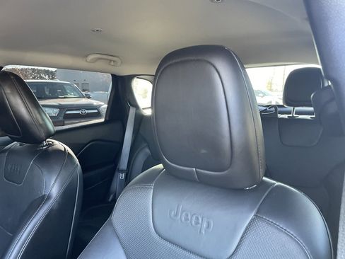 Used 2021 Jeep Cherokee Latitude Lux w/ Mopar Interior Package image 22