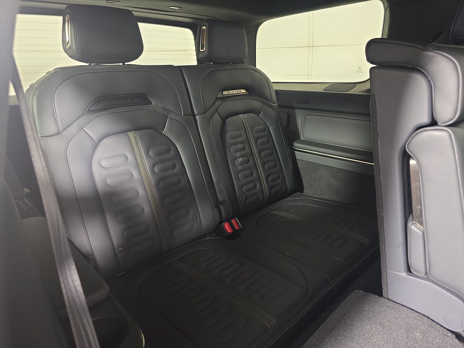 Used 2022 Rivian R1S Launch Edition Quad AWD/4WD image 25