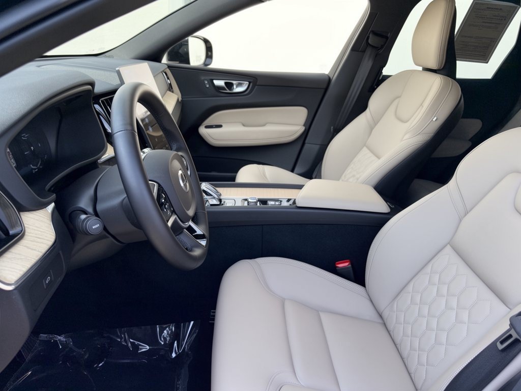 Used 2026 Volvo XC60 B5 Plus AWD/4WD image 5