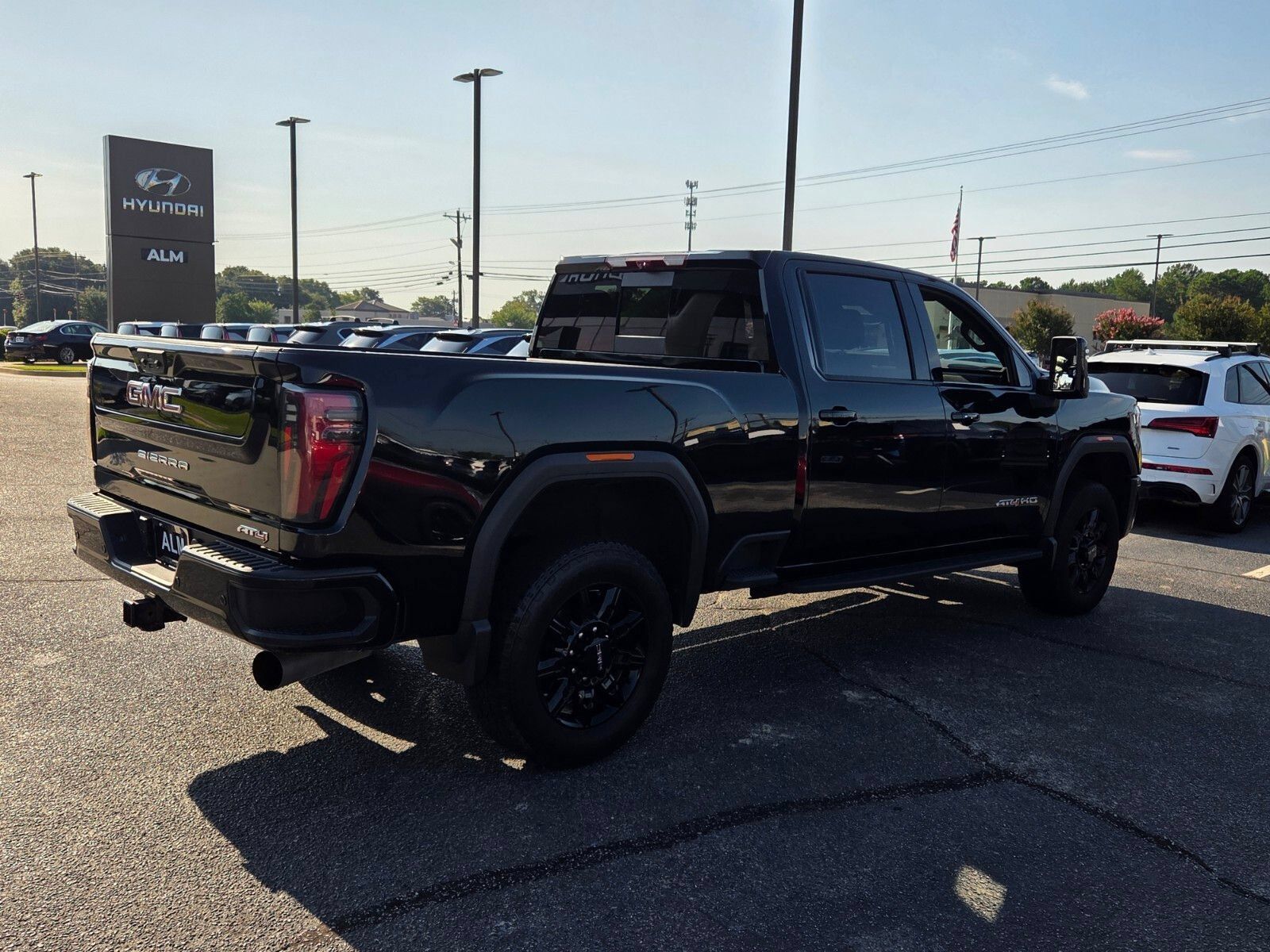 Used 2024 GMC Sierra 2500 AT4 w/ AT4 Premium Plus Package AWD/4WD image 13