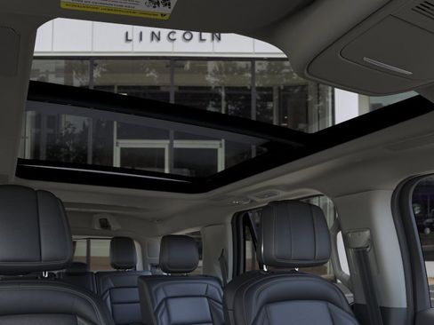 New 2026 Lincoln Navigator Reserve AWD/4WD image 22