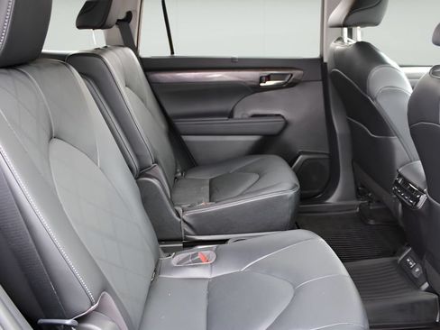 Used 2023 Toyota Highlander Platinum AWD/4WD image 24