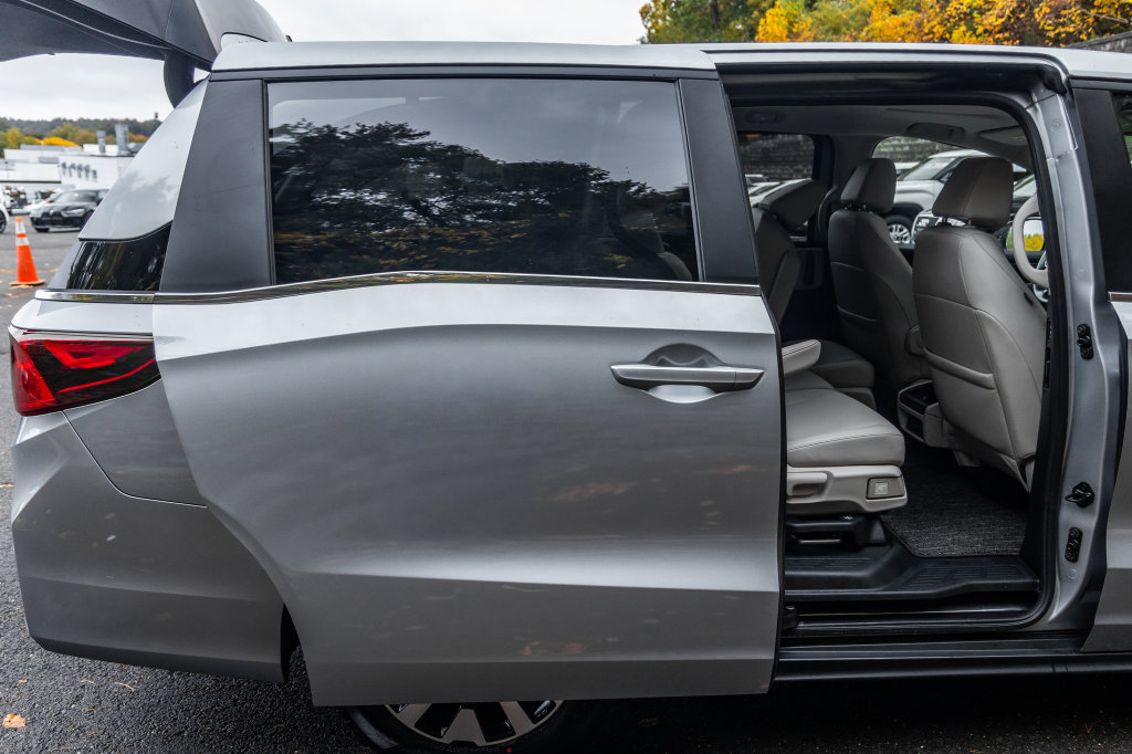 Used 2025 Honda Odyssey EX-L image 16