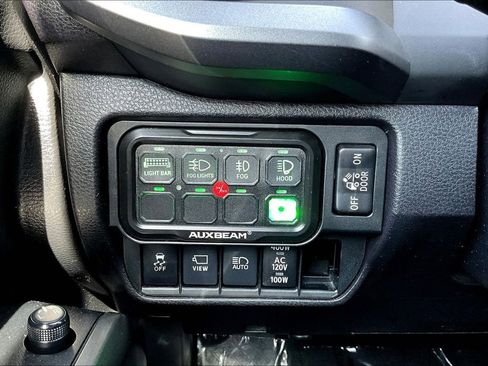 Used 2022 Toyota Tacoma TRD Sport w/ TRD Premium Sport Package AWD/4WD image 16