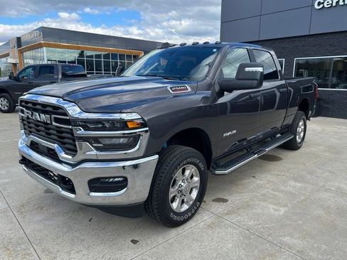 Certified 2025 RAM 2500 Big Horn AWD/4WD image 3