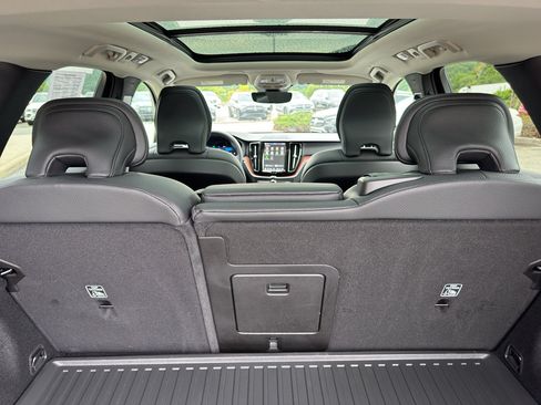 Certified 2024 Volvo XC60 B5 Plus w/ Protection Package Premier AWD/4WD image 37
