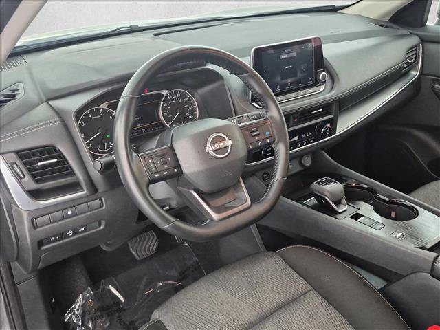 Used 2025 Nissan Rogue SV FWD image 10