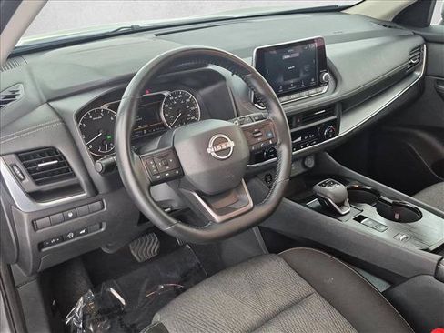 Used 2025 Nissan Rogue SV FWD image 10