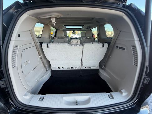 Used 2017 Chrysler Pacifica Limited FWD image 12