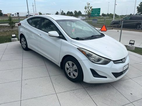 Used 2016 Hyundai Elantra SE FWD image 2