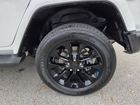 Used 2022 Jeep Wrangler Unlimited Sahara w/ Cold Weather Group image 17