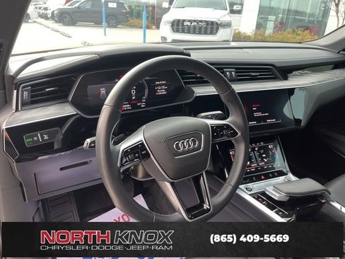 Used 2023 Audi e-tron Premium Plus w/ Premium Plus Package image 6