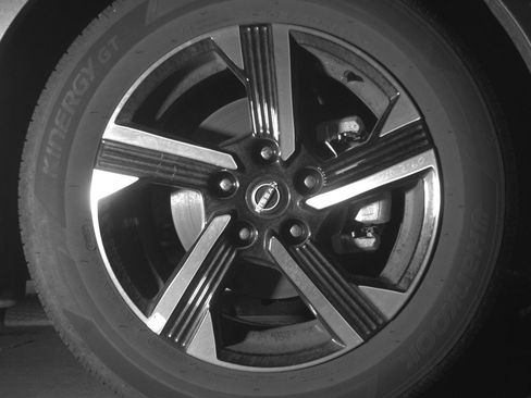 Used 2025 Nissan Sentra SV FWD image 13
