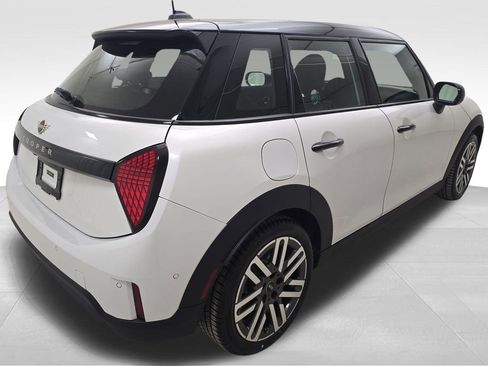 New 2026 MINI Cooper 4-Door Hardtop image 9