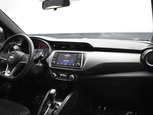 Used 2019 Nissan Kicks SV FWD image 17