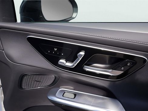 Certified 2025 Mercedes-Benz GLC 43 AMG 4MATIC image 17