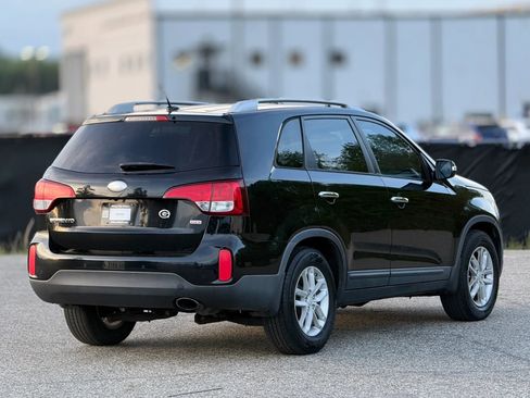 Used 2015 Kia Sorento LX image 9